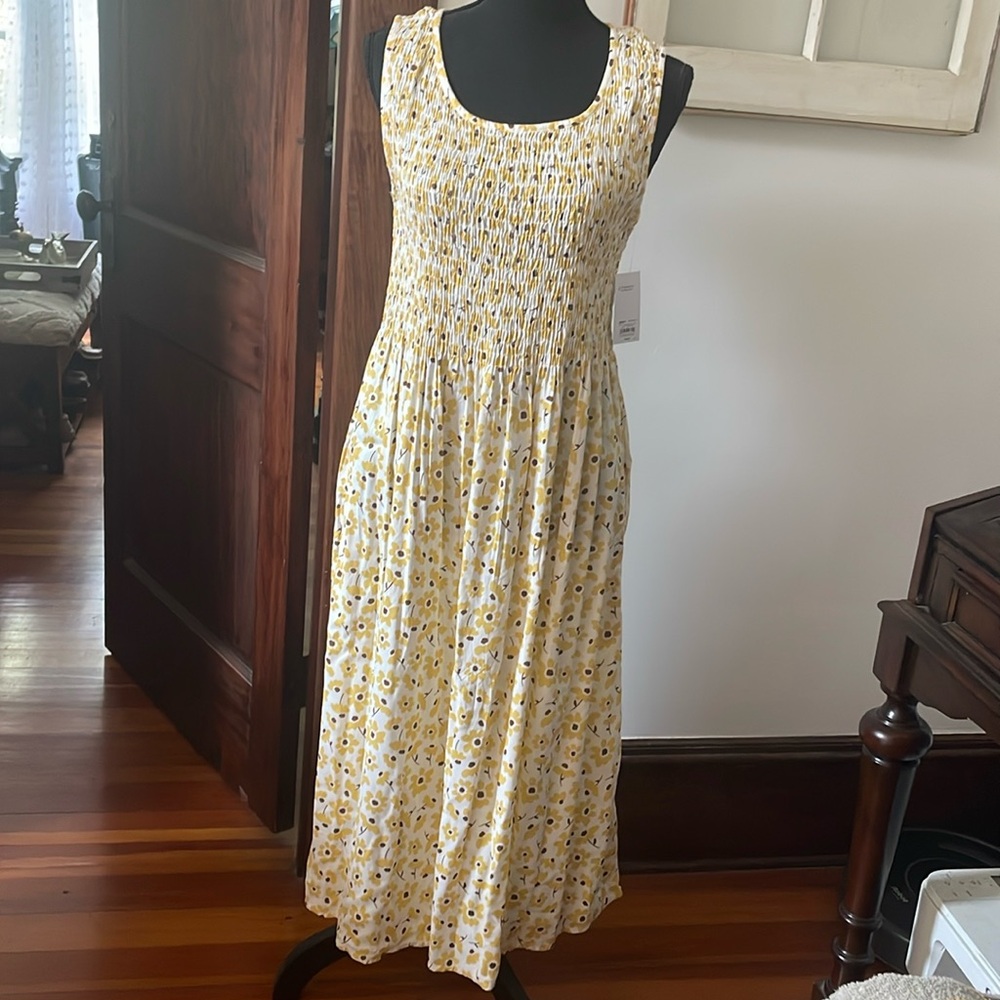 Womens Dress sleeveless size Medium flowered pattern